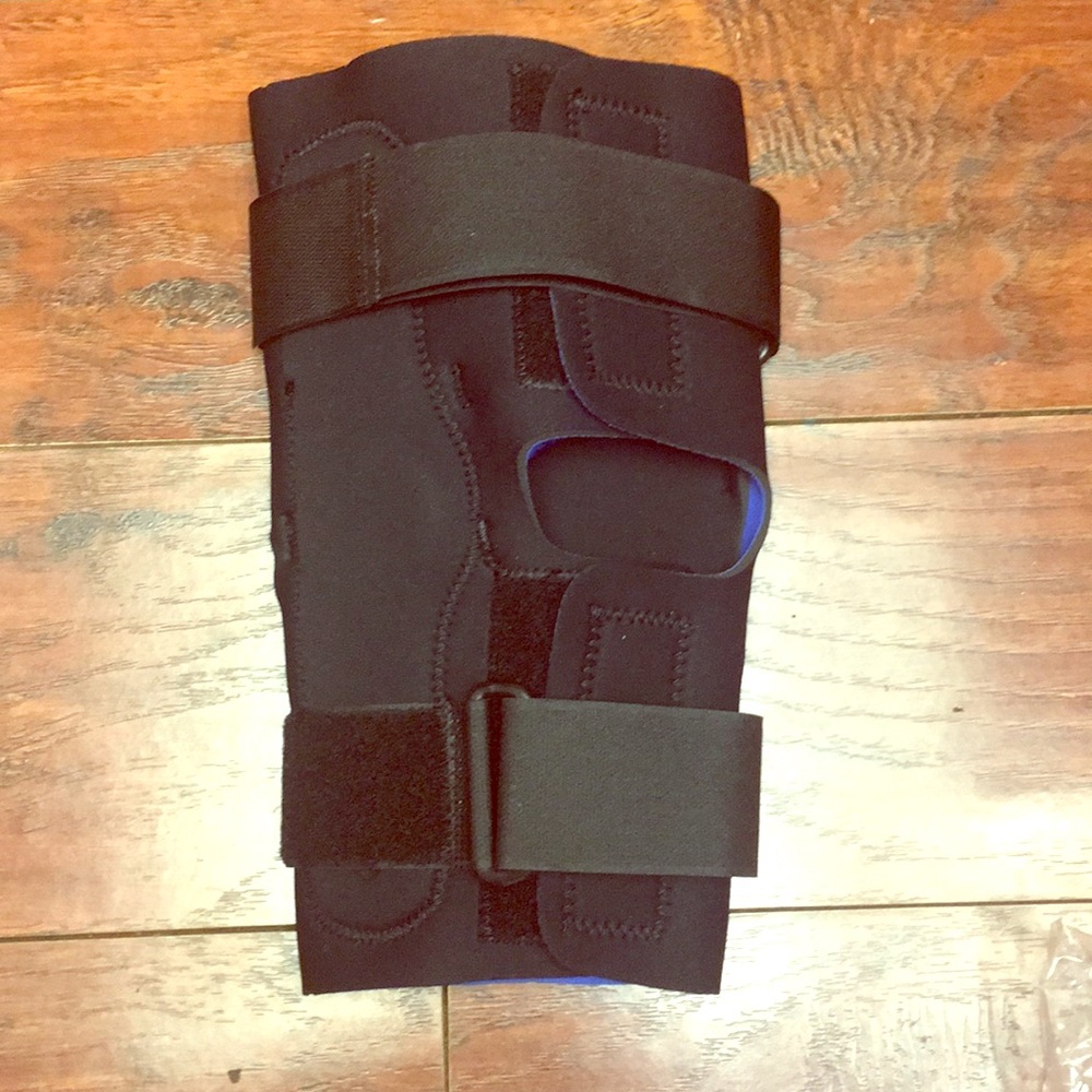 Wrap around hinged knee support. Size S, M,XXL